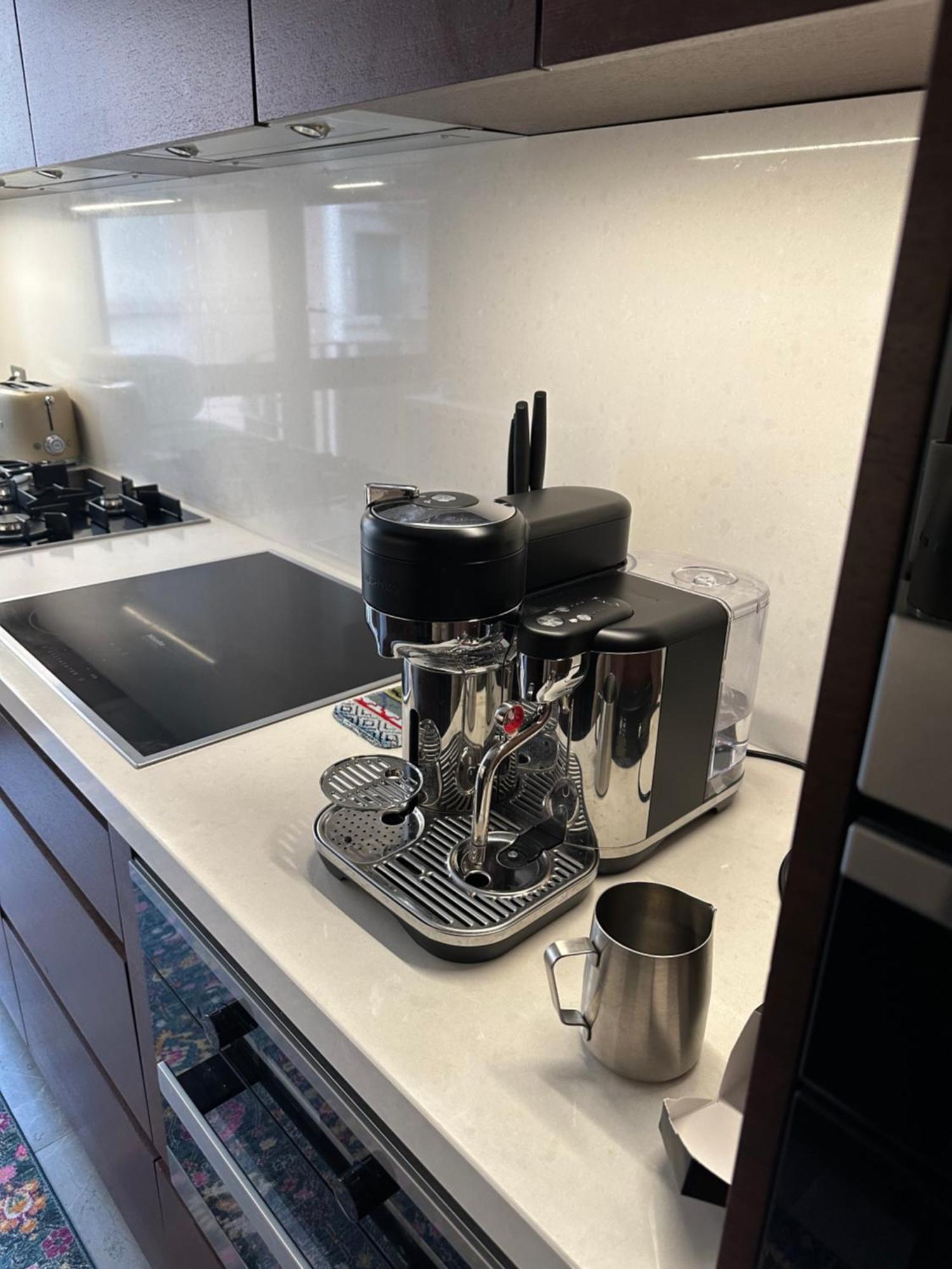 Private 1 Bed Accom With Bathroom In A 3 Bed Apartment - Melb Cbd, Regency Towers - Free Parking, Wifi And Pool Melbourne Esterno foto