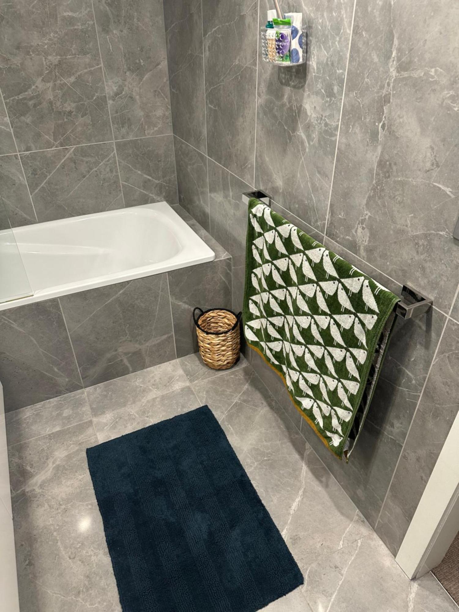 Private 1 Bed Accom With Bathroom In A 3 Bed Apartment - Melb Cbd, Regency Towers - Free Parking, Wifi And Pool Melbourne Esterno foto